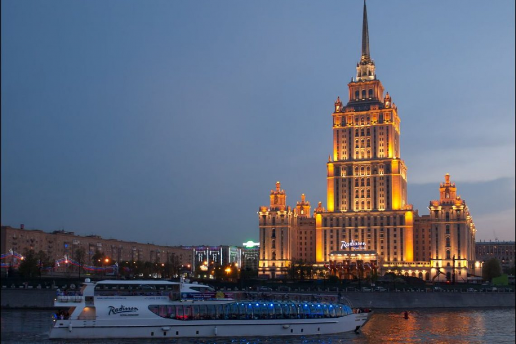 Фото проекта: Умный номер Maybach Suite в Radisson Collection Hotel