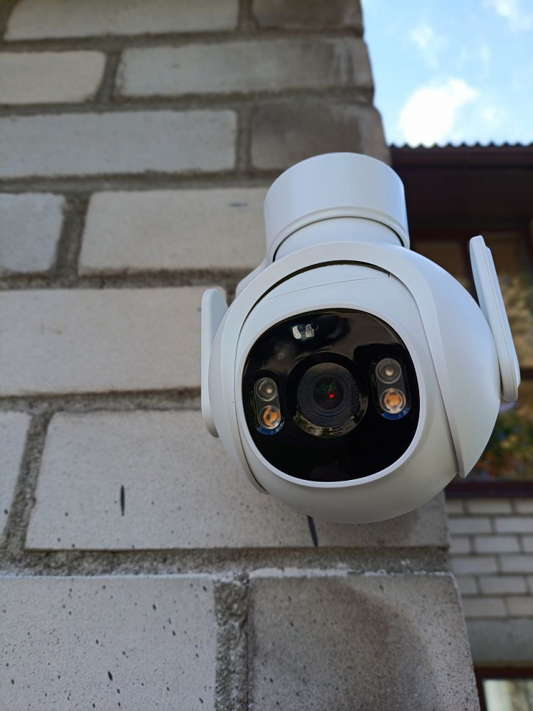 Поворотная Wi-Fi-камера с удалённым доступом